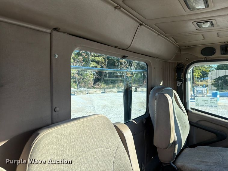 image for item FG0831 2007 International 9400i semi truck