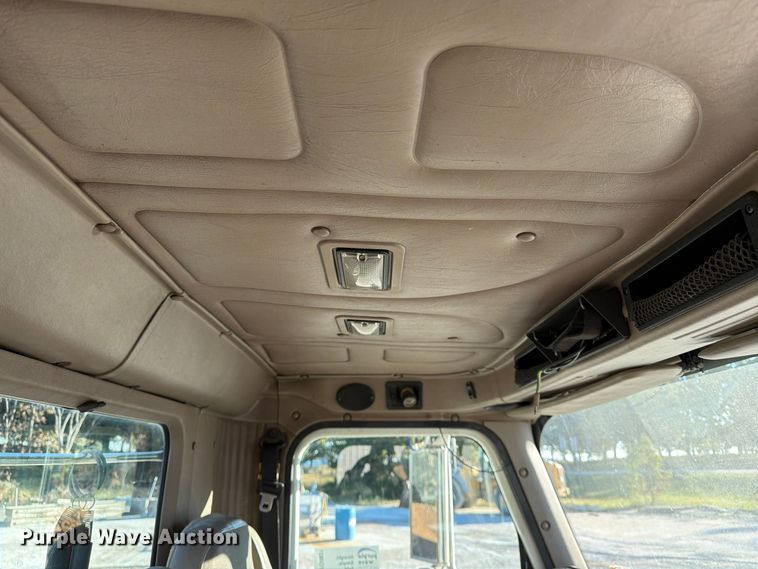 image for item FG0831 2007 International 9400i semi truck