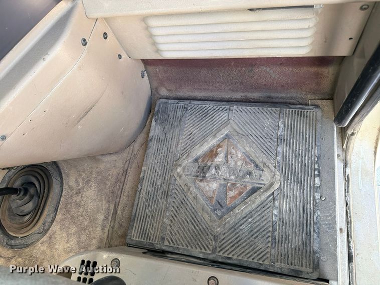image for item FG0831 2007 International 9400i semi truck