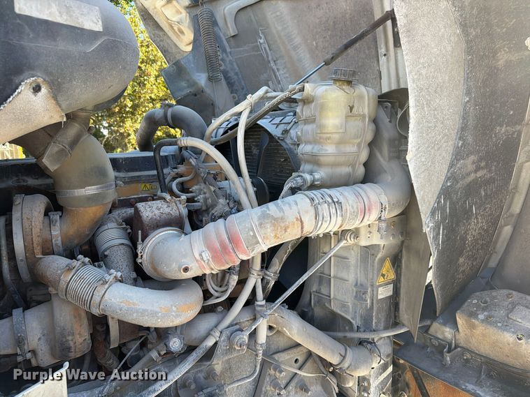 image for item FG0831 2007 International 9400i semi truck
