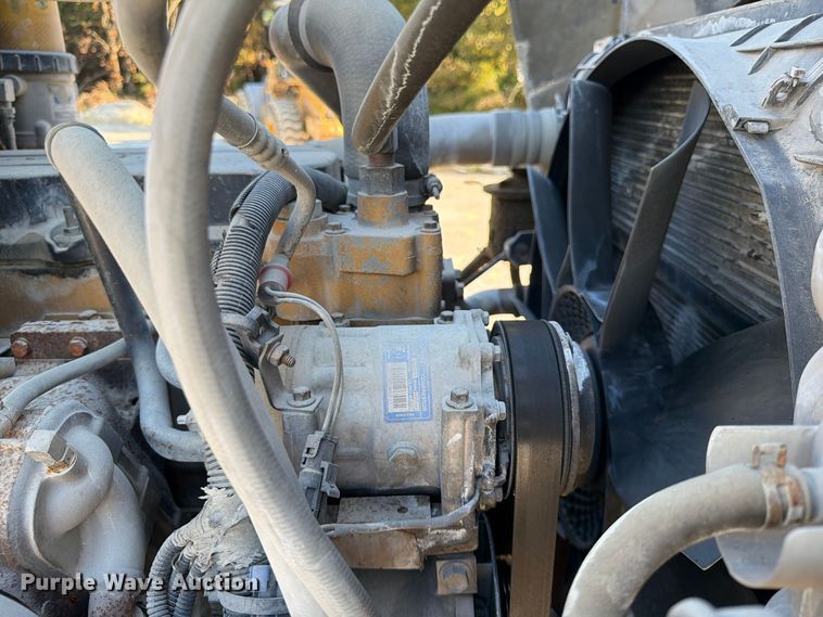 image for item FG0831 2007 International 9400i semi truck