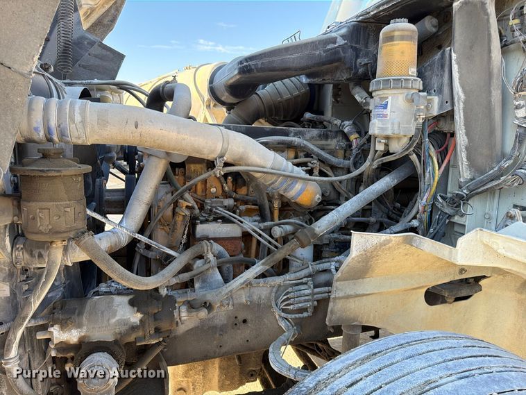 image for item FG0831 2007 International 9400i semi truck