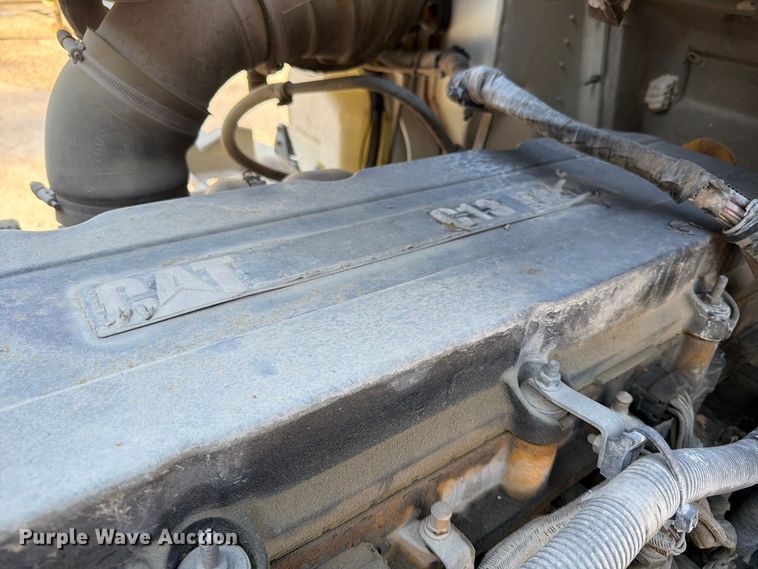 image for item FG0831 2007 International 9400i semi truck
