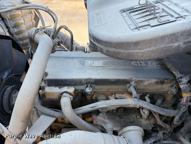 image for item FG0831 2007 International 9400i semi truck