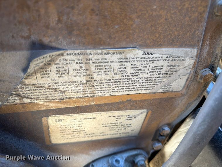 image for item FG0831 2007 International 9400i semi truck