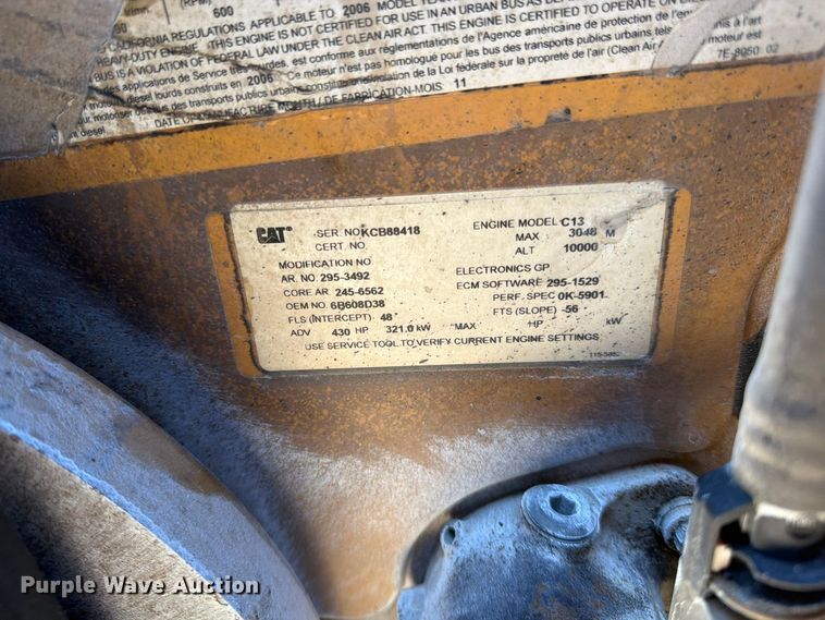 image for item FG0831 2007 International 9400i semi truck