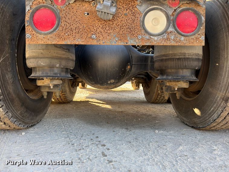image for item FG0831 2007 International 9400i semi truck