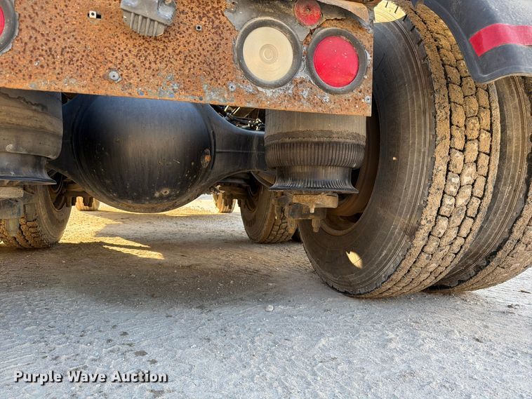image for item FG0831 2007 International 9400i semi truck