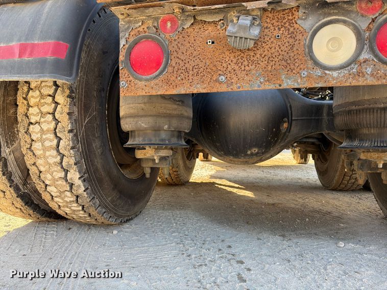 image for item FG0831 2007 International 9400i semi truck