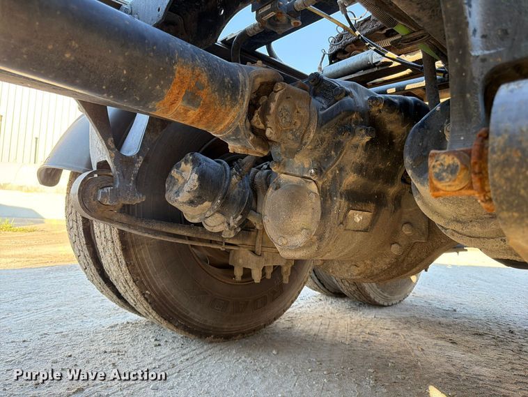 image for item FG0831 2007 International 9400i semi truck
