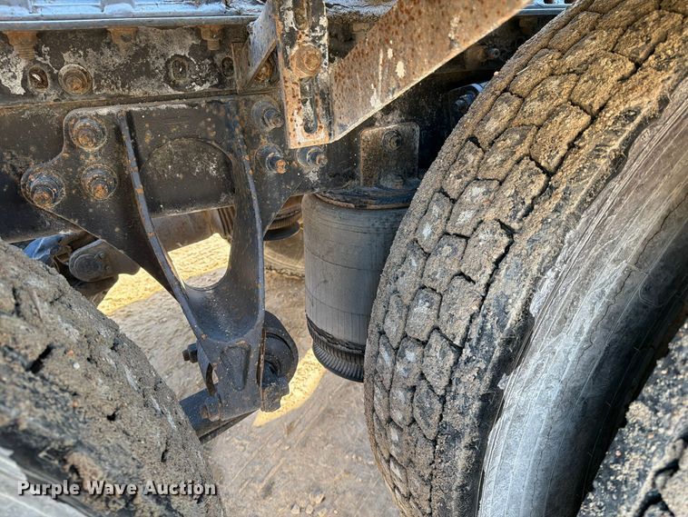 image for item FG0831 2007 International 9400i semi truck