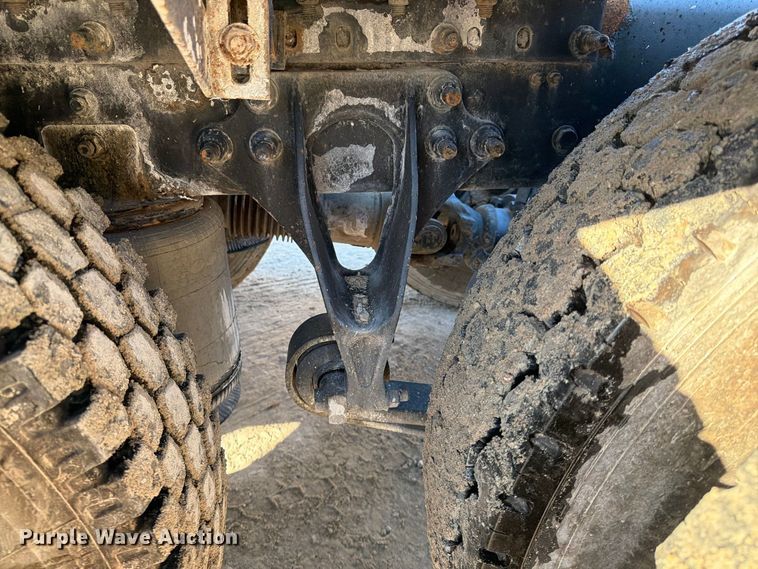 image for item FG0831 2007 International 9400i semi truck