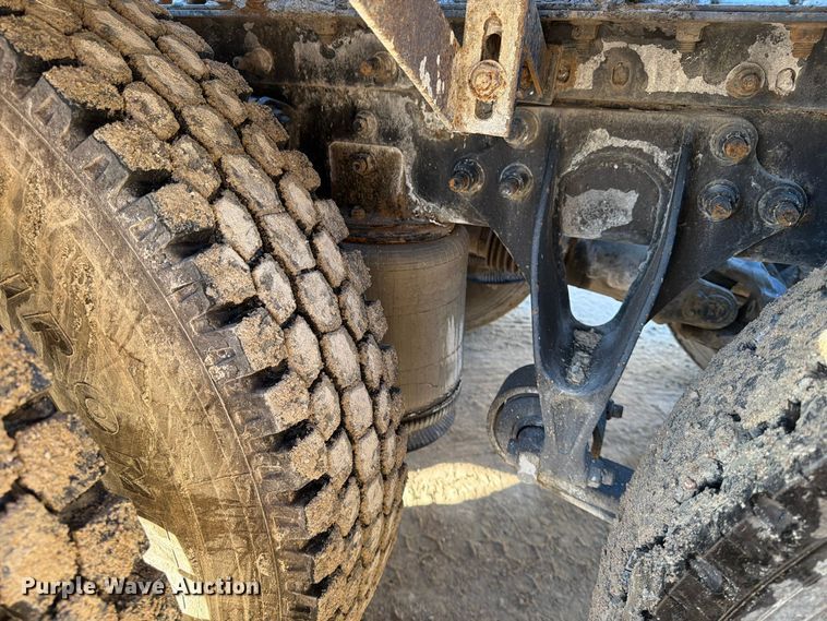 image for item FG0831 2007 International 9400i semi truck