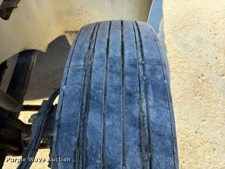 image for item FG0831 2007 International 9400i semi truck