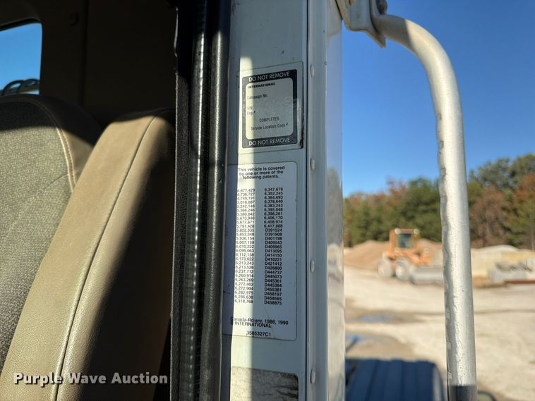 image for item FG0831 2007 International 9400i semi truck