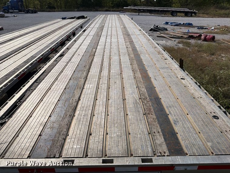 image for item FI0459 2015 Transcraft Eagle II flatbed trailer