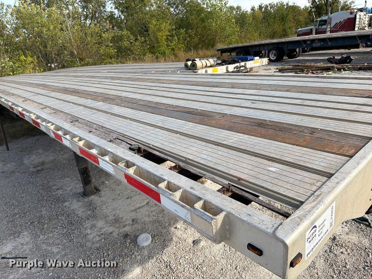 image for item FI0459 2015 Transcraft Eagle II flatbed trailer