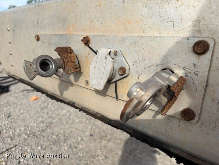 image for item FI0459 2015 Transcraft Eagle II flatbed trailer