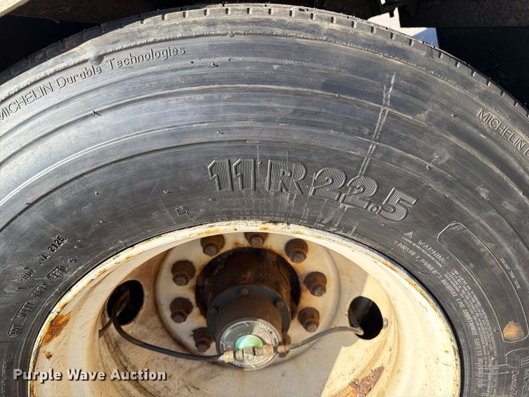 image for item FJ0556 1998 Trailmobile dry van trailer