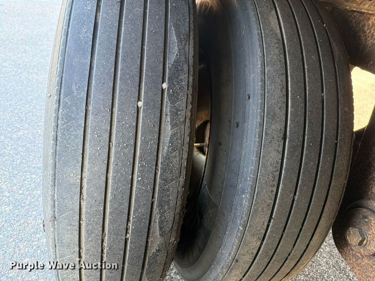 image for item FJ0556 1998 Trailmobile dry van trailer