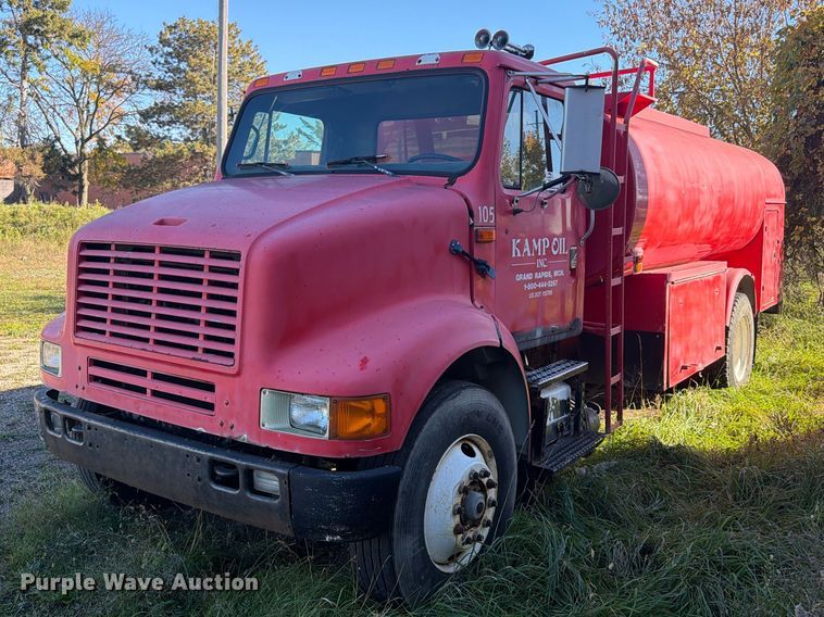 image for item FK2220 1991 International 8100 fuel truck