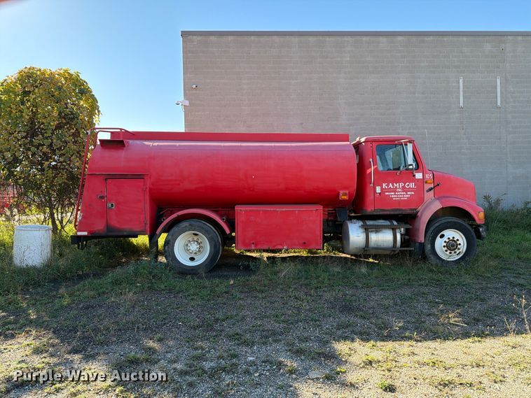 image for item FK2220 1991 International 8100 fuel truck