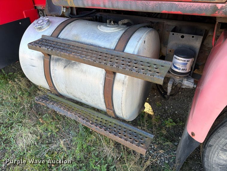image for item FK2220 1991 International 8100 fuel truck