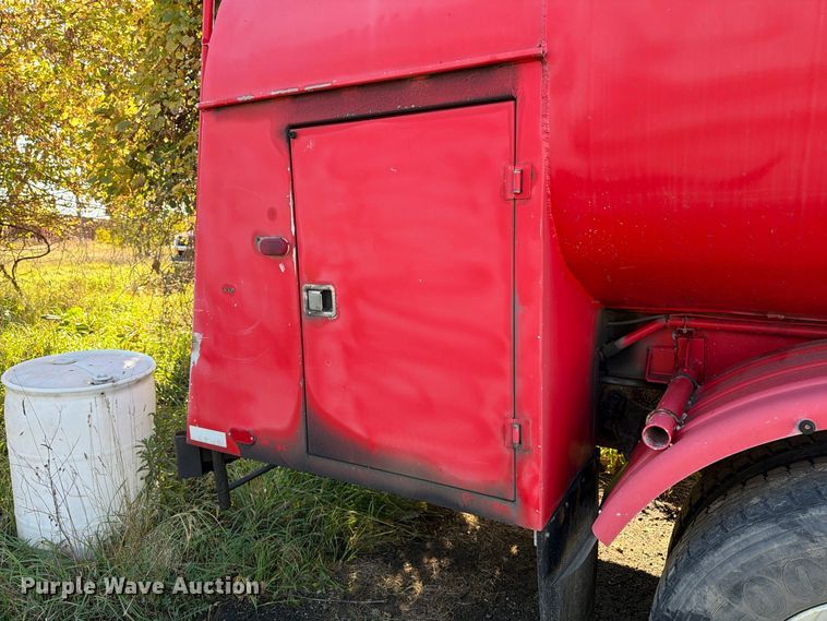 image for item FK2220 1991 International 8100 fuel truck