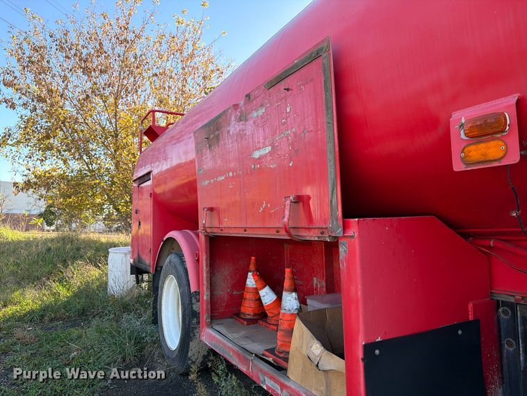 image for item FK2220 1991 International 8100 fuel truck