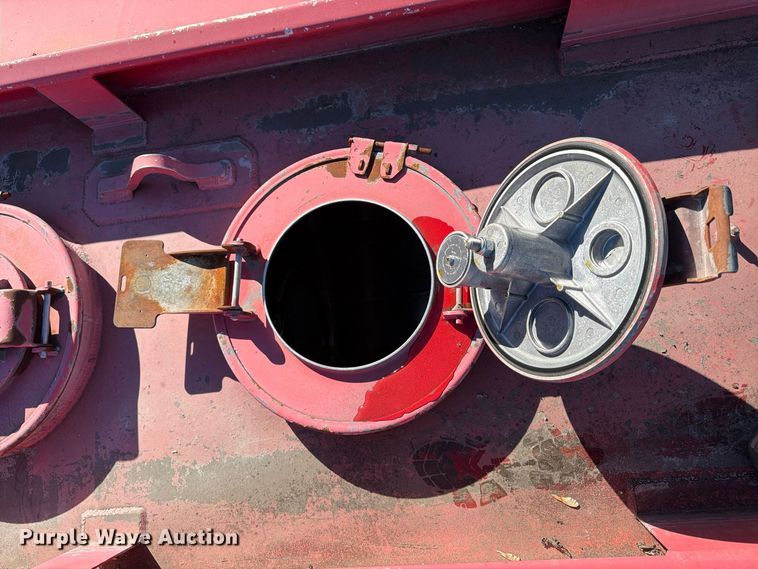 image for item FK2220 1991 International 8100 fuel truck
