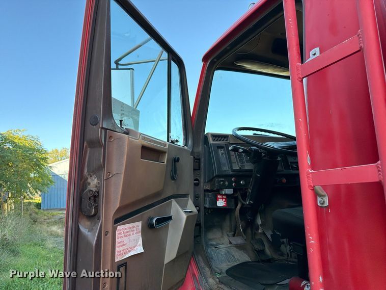 image for item FK2220 1991 International 8100 fuel truck