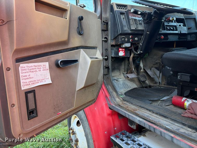 image for item FK2220 1991 International 8100 fuel truck