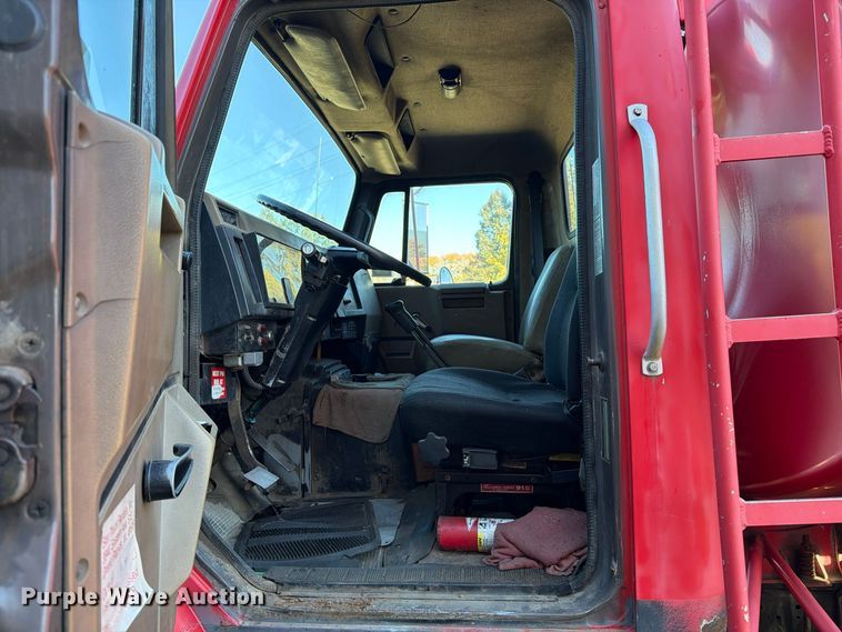 image for item FK2220 1991 International 8100 fuel truck