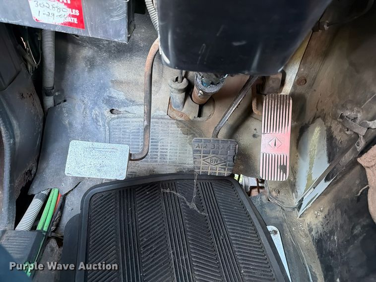image for item FK2220 1991 International 8100 fuel truck