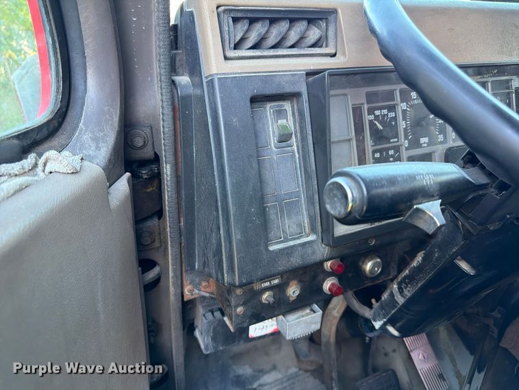 image for item FK2220 1991 International 8100 fuel truck