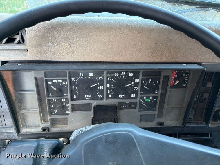 image for item FK2220 1991 International 8100 fuel truck