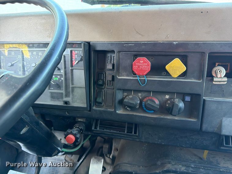 image for item FK2220 1991 International 8100 fuel truck