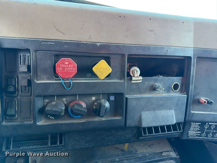 image for item FK2220 1991 International 8100 fuel truck