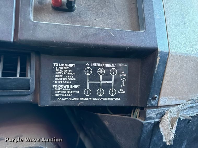 image for item FK2220 1991 International 8100 fuel truck