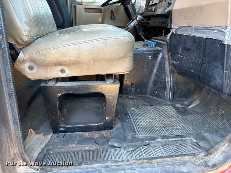 image for item FK2220 1991 International 8100 fuel truck