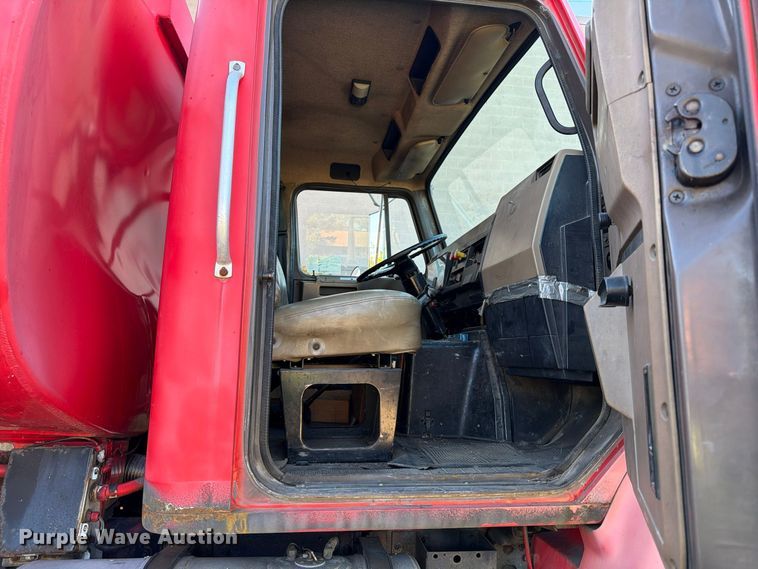 image for item FK2220 1991 International 8100 fuel truck