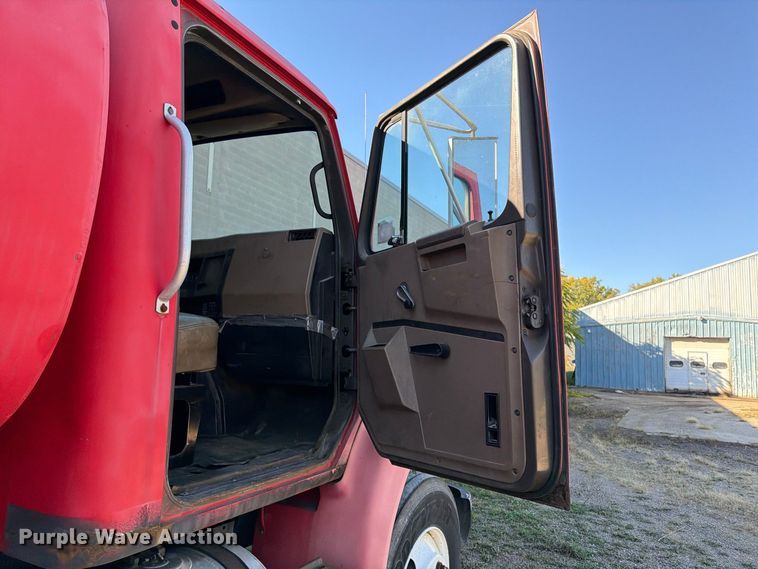image for item FK2220 1991 International 8100 fuel truck