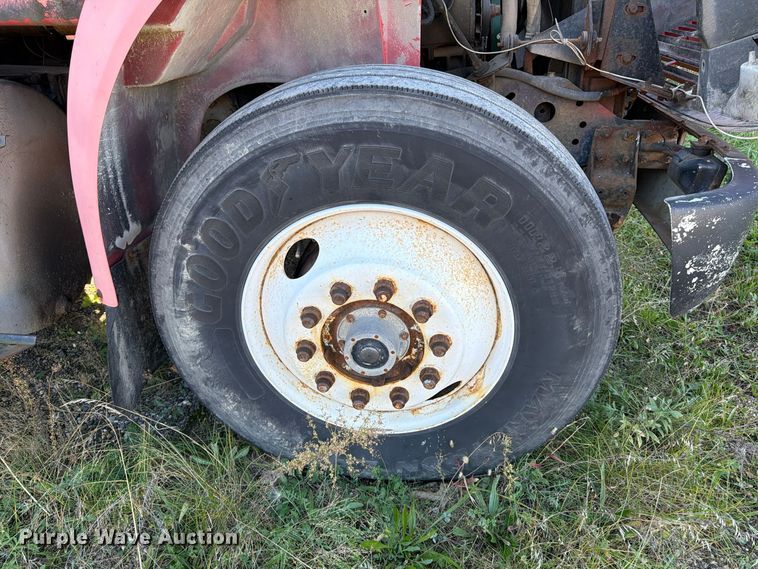 image for item FK2220 1991 International 8100 fuel truck