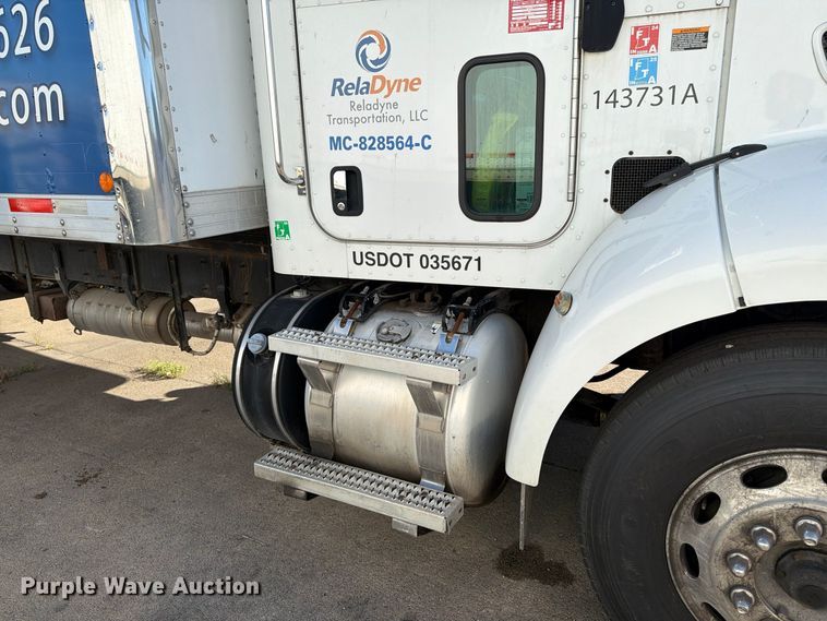 image for item FK2227 2014 Peterbilt 337 box truck