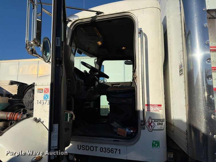 image for item FK2227 2014 Peterbilt 337 box truck