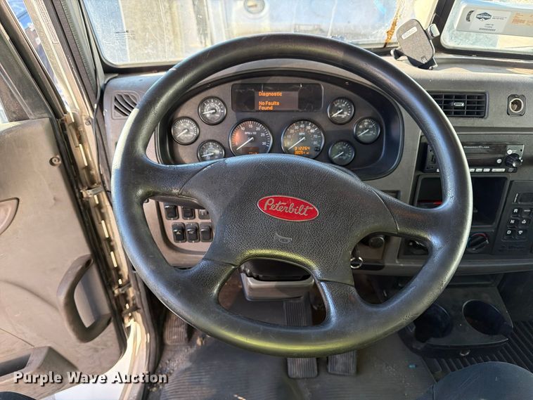 image for item FK2227 2014 Peterbilt 337 box truck