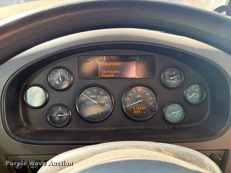 image for item FK2227 2014 Peterbilt 337 box truck
