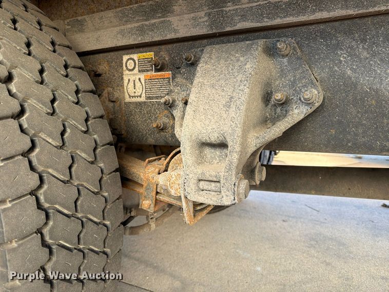 image for item FK2227 2014 Peterbilt 337 box truck