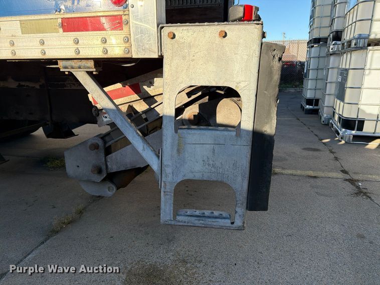 image for item FK2227 2014 Peterbilt 337 box truck