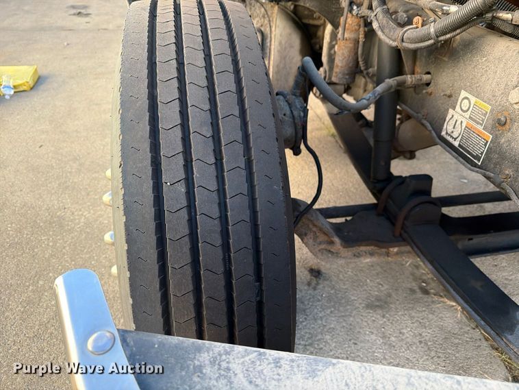 image for item FK2227 2014 Peterbilt 337 box truck